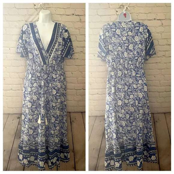 NWOT Gorgeous blue and white floral boho flutter sleeve maxi dress size XL - Picture 1 of 10